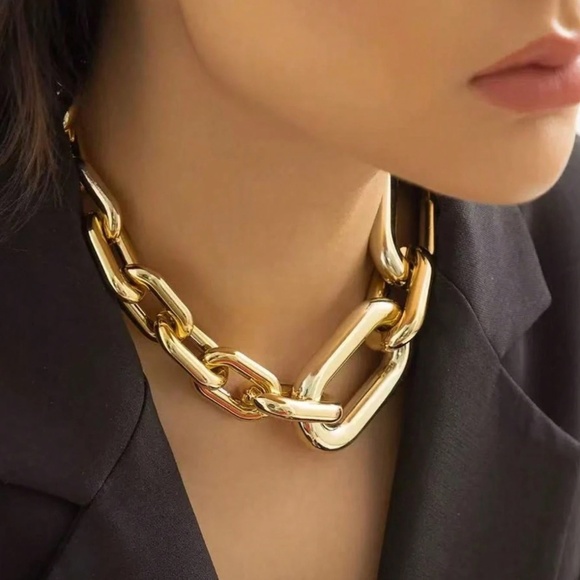 Gold Geometric Chain Link Necklace - Picture 2 of 3